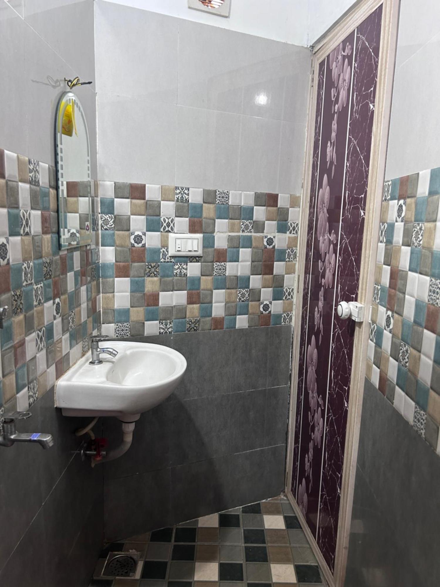 Chaithritha Ladies Homestay 特里凡得琅 外观 照片