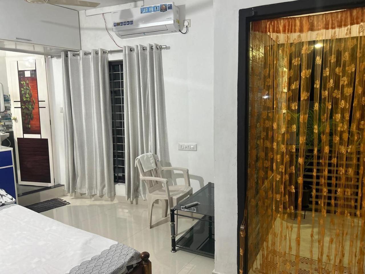 Chaithritha Ladies Homestay 特里凡得琅 外观 照片