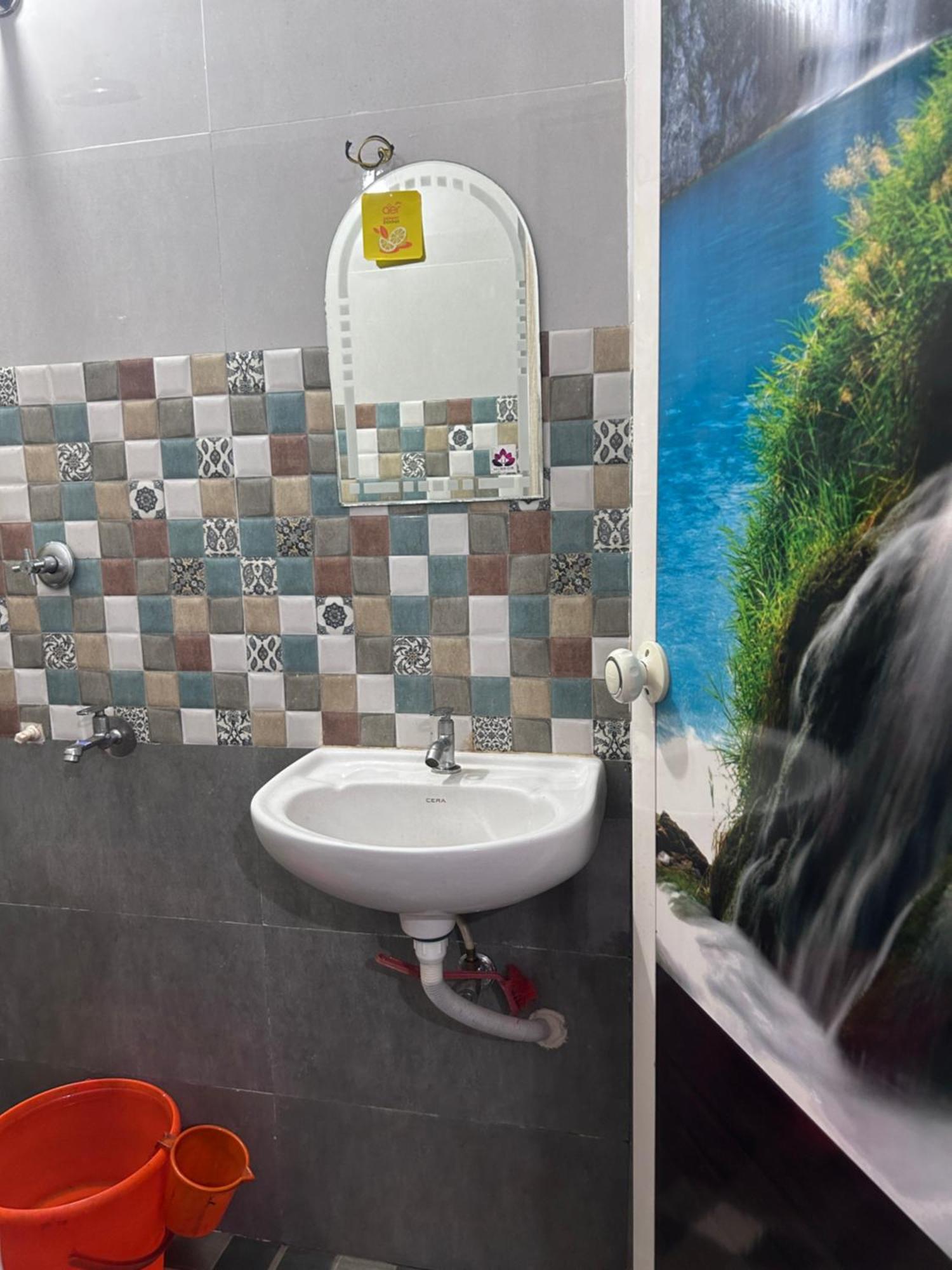 Chaithritha Ladies Homestay 特里凡得琅 外观 照片