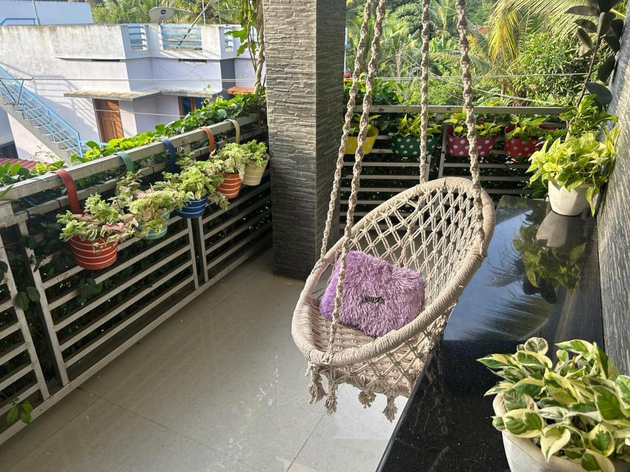 Chaithritha Ladies Homestay 特里凡得琅 外观 照片